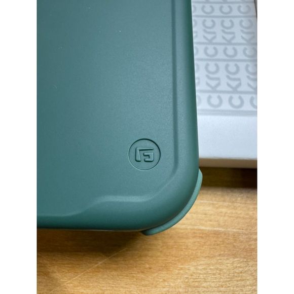 iPhone 15 Pro clckr Carbon case in GREEN with MagSafe Great Phone Case! - Picture 2 of 8